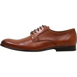 PS by Paul Smith GOULD Eleganckie buty tan. Pomarańczowe buty wizytowe męskie marki PS by Paul Smith, ze skóry, na sznurówki. Za 1089,00 zł.