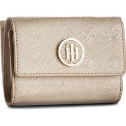 Portfele damskie: Mały Portfel Damski TOMMY HILFIGER – Honey Med Flap Wallet AW0AW05197 903