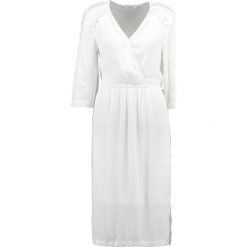 Modström FALKON Sukienka letnia offwhite. Białe sukienki damskie letnie marki Modström, s, z wiskozy. W wyprzedaży za 356,30 zł.
