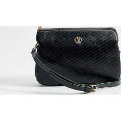 Torebka crossbody z imitacji skóry - Czarny. Czarne torebki klasyczne damskie Mohito, bez wzorów, ze skóry, bez dodatków. Za 99,99 zł.