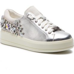 Sneakersy LIU JO - Kim 08 B19017 P0291 Silver 00532. Szare półbuty damskie marki Liu Jo, na co dzień, bez wzorów, ze skóry, bez obcasa, na płaskiej podeszwie, bez zapięcia. Za 779,00 zł.
