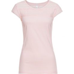 Shirt z koronką bonprix pastelowy jasnoróżowy. Różowe koszulki damskie marki bonprix, w koronkowe wzory, z koronki, bez kołnierzyka, z krótkim rękawem. Za 44,99 zł.