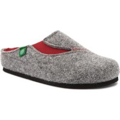 Kapcie DR. BRINKMANN - 320538 Grau/Rot 91. Szare klapki damskie marki Dr. Brinkmann, bez wzorów, z tworzywa sztucznego, bez obcasa. Za 139,00 zł.