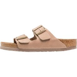 Birkenstock ARIZONA Klapki steer taupe. Brązowe kapcie męskie marki Birkenstock, z materiału. Za 399,00 zł.