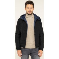 Kurtka puchowa Guess M01L50 WB0H0. Niebieskie kurtki męskie Guess, xxl, z aplikacjami, z poliesteru, bez kaptura. W wyprzedaży za 549,00 zł.