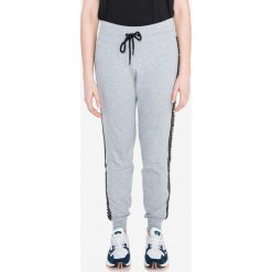 DKNY Spodnie dresowe Szary. Szare spodnie damskie DKNY, m, z elastanu, sportowe. Za 343,95 zł.