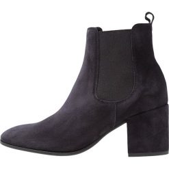 Kennel + Schmenger JADE Ankle boot pacific. Niebieskie botki damskie marki Kennel + Schmenger, ze skóry, bez obcasa, bez zapięcia. Za 1029,00 zł.