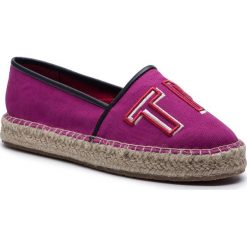 Espadryle TOMMY HILFIGER - Colorful Tommy Flat Espadrille FW0FW04166 Fuchsia Red 521. Różowe espadryle damskie TOMMY HILFIGER, bez wzorów, ze skóry, bez obcasa, na płaskiej podeszwie. W wyprzedaży za 199,00 zł.