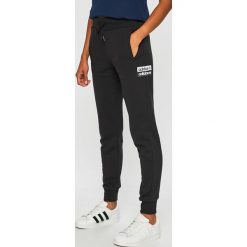 Adidas Originals - Spodnie. Spodnie damskie adidas Originals. Za 229,90 zł.