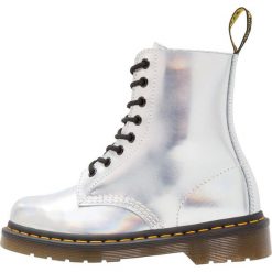 Botki damskie lity: Dr. Martens PASCAL 8 EYE BOOT Botki sznurowane silver/lazer reflective/metallic