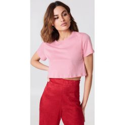 NA-KD Basic Krótki T-shirt oversize - Pink. Różowe t-shirty damskie NA-KD Basic, z bawełny. W wyprzedaży za 20,48 zł.