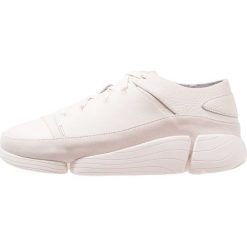 Clarks Originals TRIGENIC EVO Sneakersy niskie white. Białe sneakersy męskie marki Clarks Originals, bez wzorów, ze skóry, bez zapięcia. Za 719,00 zł.