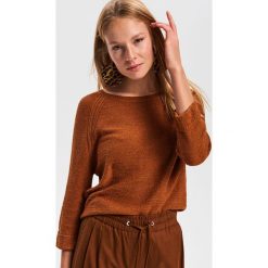 Sweter z dekoltem w łódkę - Brązowy. Pomarańczowe swetry damskie Reserved, s, bez wzorów, bez rękawów, bez kaptura. W wyprzedaży za 34,99 zł.