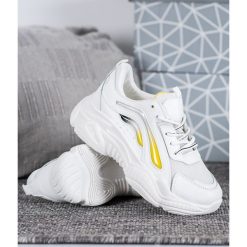 Stylowe biaŁe sneakersy. Białe sneakersy damskie SHELOVET, ze skóry ekologicznej. Za 79,00 zł.