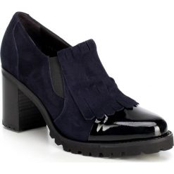 Buty damskie. Niebieskie czółenka damskie Wittchen, ze skóry. W wyprzedaży za 399,90 zł.