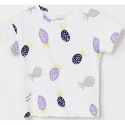 Wzorzysty t-shirt z bawełny organicznej - Biały. Białe t-shirty damskie Reserved, bez wzorów, z bawełny, bez kołnierzyka. W wyprzedaży za 15,99 zł.