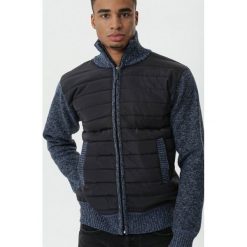Czarno-Granatowa Bluza Ankona. Czarne bluzy męskie Born2be, xl, bez wzorów, z dzianiny, ze stójką, bez rękawów, długie, bez kaptura. Za 149,99 zł.