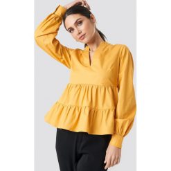 NA-KD Boho V-Neck Volume Sleeve Top - Yellow. Żółte topy damskie marki NA-KD Boho, bez wzorów, z falbankami. Za 141,95 zł.