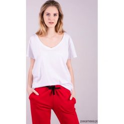 T-shirt damski klasyczny BIAŁY. Białe t-shirty damskie Pakamera, bez wzorów, klasyczne, z klasycznym kołnierzykiem. Za 89,00 zł.
