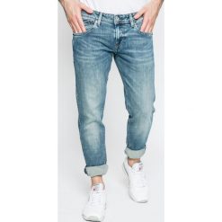 Pepe Jeans - Jeansy. Niebieskie jeansy męskie Pepe Jeans, z aplikacjami. W wyprzedaży za 249,90 zł.