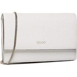 Torebka LIU JO - S Crossbody NA0108 E0087 Bianco Iana 10701. Białe torebki klasyczne damskie Liu Jo, bez wzorów, ze skóry ekologicznej, wizytowe, bez dodatków. Za 389,00 zł.