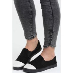 Czarne Slip On Lenny. Czarne trampki i tenisówki damskie marki Born2be, bez wzorów, bez zapięcia. Za 49,99 zł.