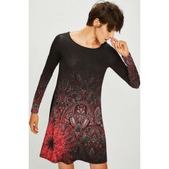 Desigual - Sukienka. Czarne sukienki damskie Desigual, na co dzień, s, bez wzorów, z elastanu, casualowe, z okrągłym kołnierzem, z długim rękawem, długie, mini, proste. W wyprzedaży za 179,90 zł.