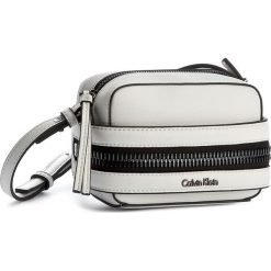 Torebka CALVIN KLEIN BLACK LABEL - Luc7 Small Crossbody Clutch K60K602456 102. Białe listonoszki damskie marki Calvin Klein Black Label. W wyprzedaży za 309,00 zł.