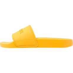 Klapki damskie: Ivy Park EMBOSSED LOGO SOCK SLIDER Klapki old gold