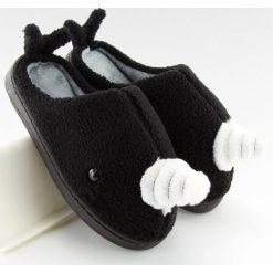 Kapcie damskie czarne DD92 BLACK. Czarne kapcie damskie obuwie damskie, z aplikacjami, z tkaniny, bez obcasa. Za 43,73 zł.