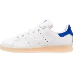 Adidas Originals STAN SMITH Tenisówki i Trampki footwear white/bold blue. Białe tenisówki damskie marki adidas Originals, ze skóry ekologicznej. W wyprzedaży za 311,20 zł.