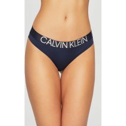 Calvin Klein Underwear - Stringi. Czerwone majtki damskie Calvin Klein Underwear, xs, z elastanu. W wyprzedaży za 79,90 zł.