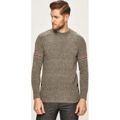 Marciano Guess - Sweter. Szare swetry męskie MARCIANO GUESS, s, z aplikacjami, z wełny, z okrągłym kołnierzem, bez kaptura. W wyprzedaży za 269,90 zł.