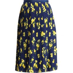 Banana Republic PLEATED MIDI SKIRT LEMON PRINT Spódnica trapezowa blue. Niebieskie spódniczki plisowane damskie marki Banana Republic, z poliesteru, midi. Za 379,00 zł.