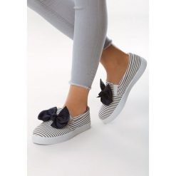 Białe Slip On Drama Queen. Białe trampki i tenisówki damskie Born2be, bez wzorów, bez zapięcia. Za 59,99 zł.