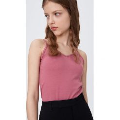 Top z regulowanymi ramiączkami - Różowy. Różowe topy damskie Sinsay, s, bez wzorów, bez kołnierzyka. W wyprzedaży za 5,99 zł.