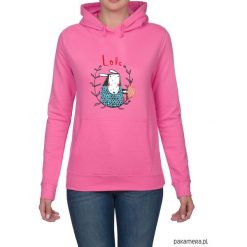 Bluza damska z owieczką. Różowe bluzy rozpinane damskie Pakamera, z nadrukiem, z kapturem. Za 119,00 zł.
