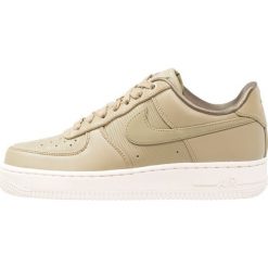 Trampki damskie slip on: Nike Sportswear AIR FORCE 1 ’07 LX Tenisówki i Trampki neutral olive/summit white/med olive/metallic gold
