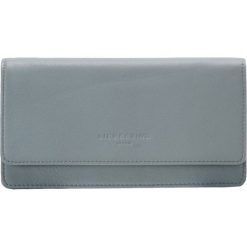 Liebeskind Berlin LANA COCA MILLED Portfel stone blue. Niebieskie portfele damskie marki Liebeskind Berlin. W wyprzedaży za 350,35 zł.