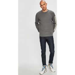 Calvin Klein Jeans - Sweter. Szare swetry męskie marki Calvin Klein Jeans, s, bez wzorów, z bawełny, z okrągłym kołnierzem, bez kaptura. Za 499,90 zł.