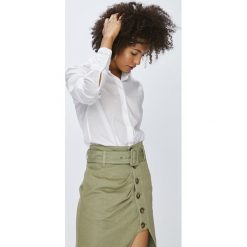 G-Star Raw - Koszula. Białe koszule damskie G-Star RAW, s, bez wzorów, z bawełny, klasyczne, z klasycznym kołnierzykiem, z długim rękawem. W wyprzedaży za 299,90 zł.