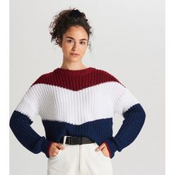 Trójkolorowy sweter w pasy - Granatowy. Swetry damskie Cropp. Za 89,99 zł.
