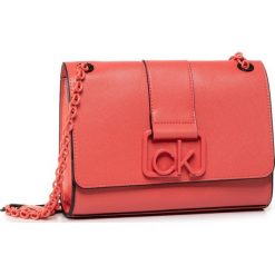 Torebka CALVIN KLEIN - Ck Signature Conv Crossbody Md K60K606350 XA4. Różowe torebki klasyczne damskie Calvin Klein, bez wzorów, ze skóry ekologicznej, klasyczne, bez dodatków. W wyprzedaży za 559,00 zł.