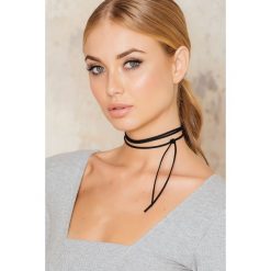 Naszyjniki damskie: NA-KD Accessories Zamszowy naszyjnik – Black