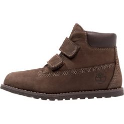Timberland POKEY PINE H&L Botki dark brown. Brązowe botki damskie skórzane marki Timberland. W wyprzedaży za 254,25 zł.