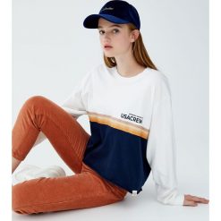 Koszulka z długim rękawem i z panelem. Szare koszulki damskie Pull&Bear, bez wzorów, bez kołnierzyka, z długim rękawem. Za 59,90 zł.