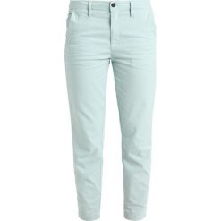 GStar BRONSON MID SKINNY CHINO Chinosy fresh cote. Zielone chinosy damskie G-Star, z bawełny. W wyprzedaży za 398,65 zł.
