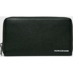 Calvin Klein Jeans - Portfel. Czarne portfele damskie marki Calvin Klein Jeans, z jeansu. W wyprzedaży za 219,90 zł.