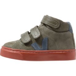 Veja ESPLAR MID SMALL Tenisówki i Trampki wysokie olive/nautico/rust. Zielone buty chłopięce sportowe marki Veja, z kauczuku. Za 369,00 zł.