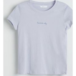 T-shirt z bawełny organicznej - Fioletowy. Fioletowe t-shirty damskie Reserved, s, bez wzorów, z bawełny, bez kołnierzyka. W wyprzedaży za 19,99 zł.